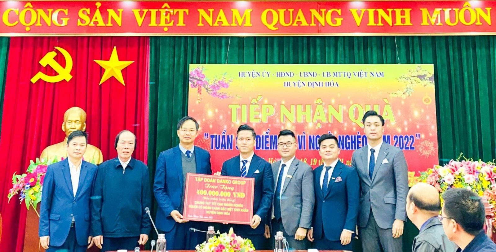 Trao tặng 800 suất quà tết cho người nghèo tại Định Hóa, Thái Nguyên